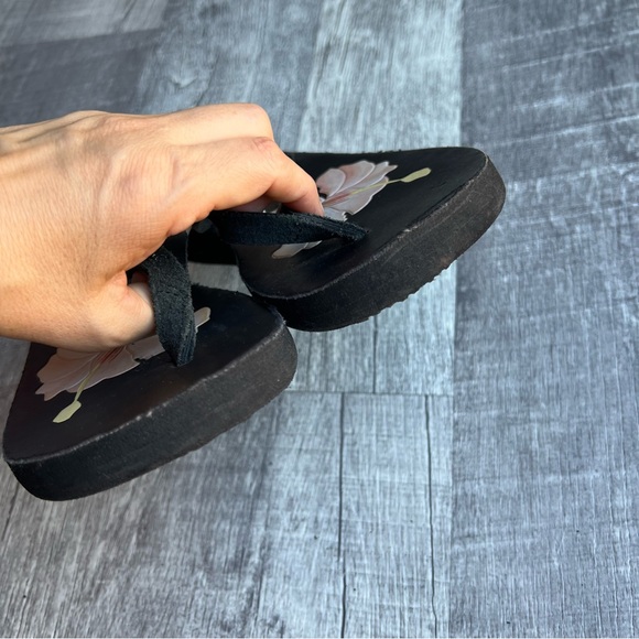 Roxy Black Floral Leather Flip Flop Size 8 Las Brisas Sandal - Picture 6 of 11